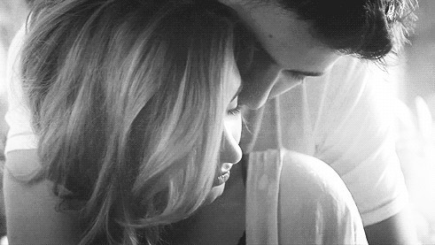 身体语言:拥抱时感受他有反应了