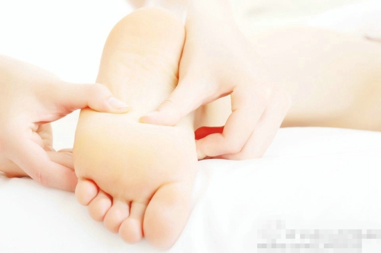 脚底穴位怎么按摩 掌握几个按摩穴位