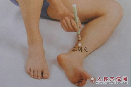 艾灸<a href='http://www.liuyanbao.net/rentixueweichaxun/558.html' target='_blank'><u>三阴交</u></a>