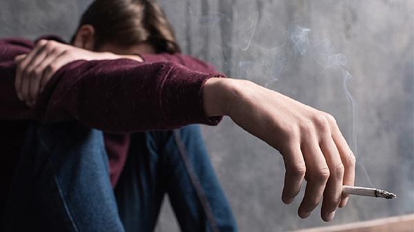 从吸烟到肥胖:男性健康的四大隐患 男人抽烟会瘦吗