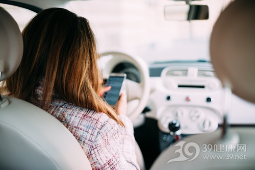 驾驶 开车 手机 安全 司机_32339486_xxl